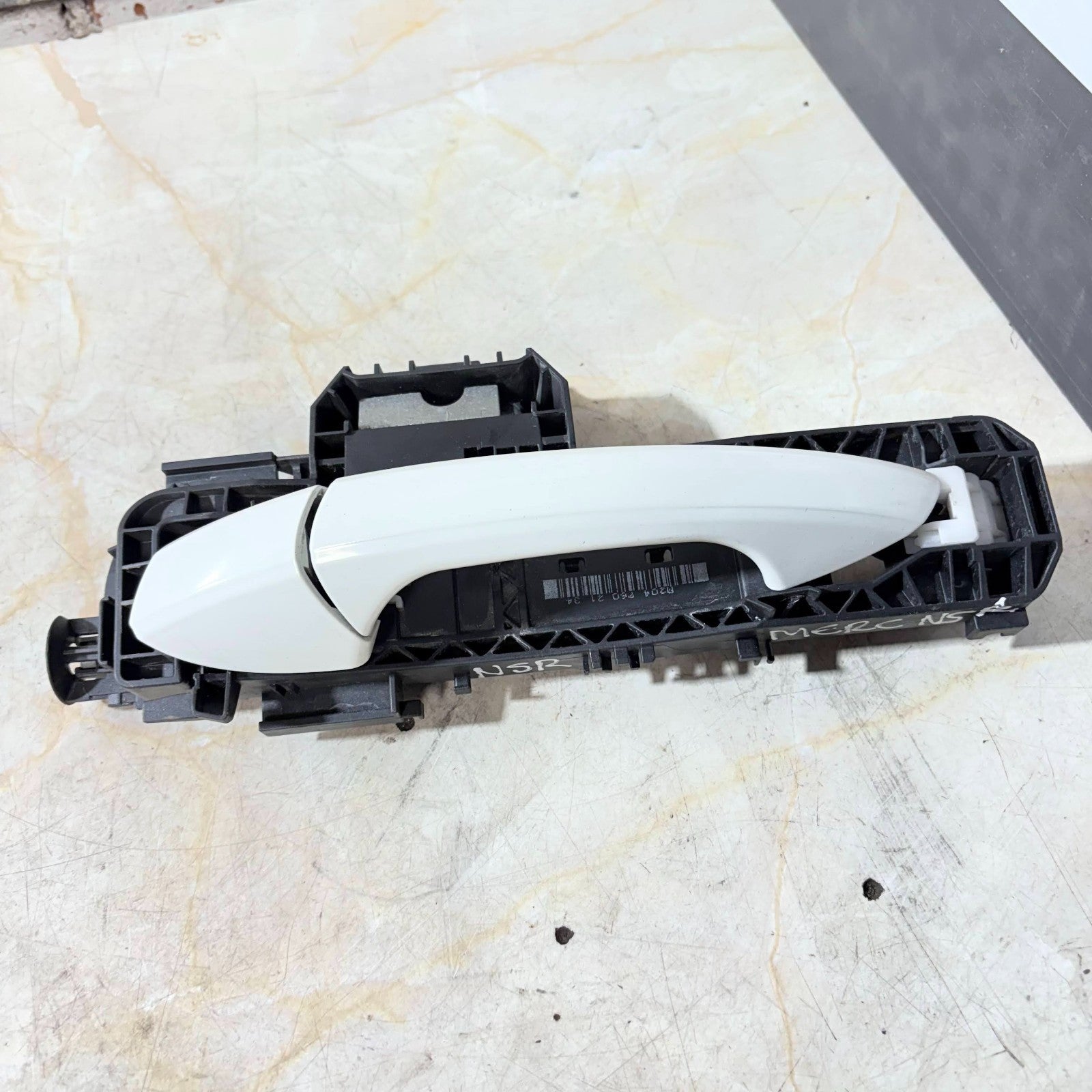 Mercedes CLS C218 Rear Left Outer Door Handle 02047602134 A2047602134 2011-2017