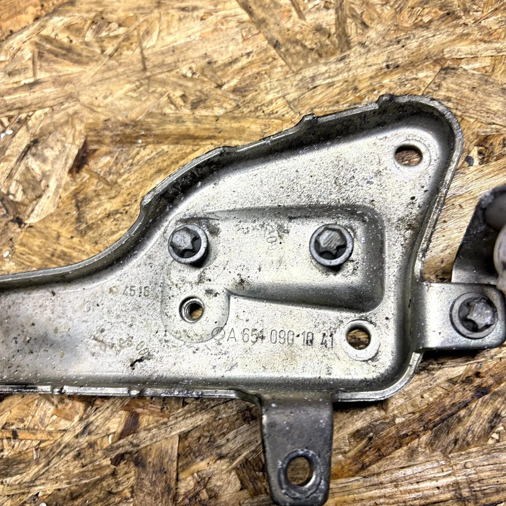 MERCEDES E-CLASS W212 C220 EGR VALVE MOUNT SUPPORT BRACKET A6510901041