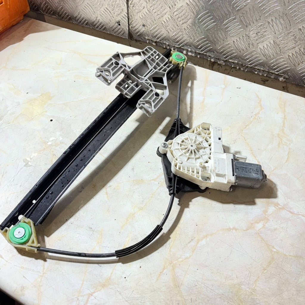 AUDI A4 REAR LEFT PASSENGER SIDE WINDOW REGULATOR 8K0 959 811 A 2014