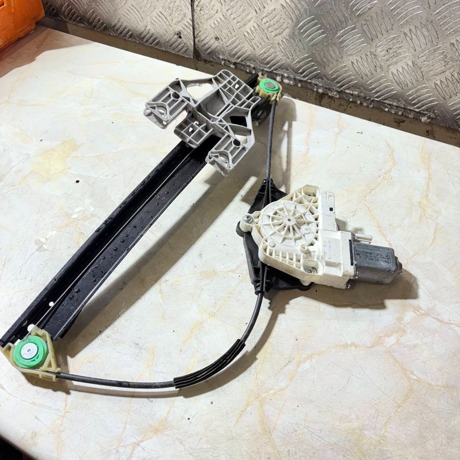 AUDI A4 REAR LEFT PASSENGER SIDE WINDOW REGULATOR 8K0 959 811 A 2014