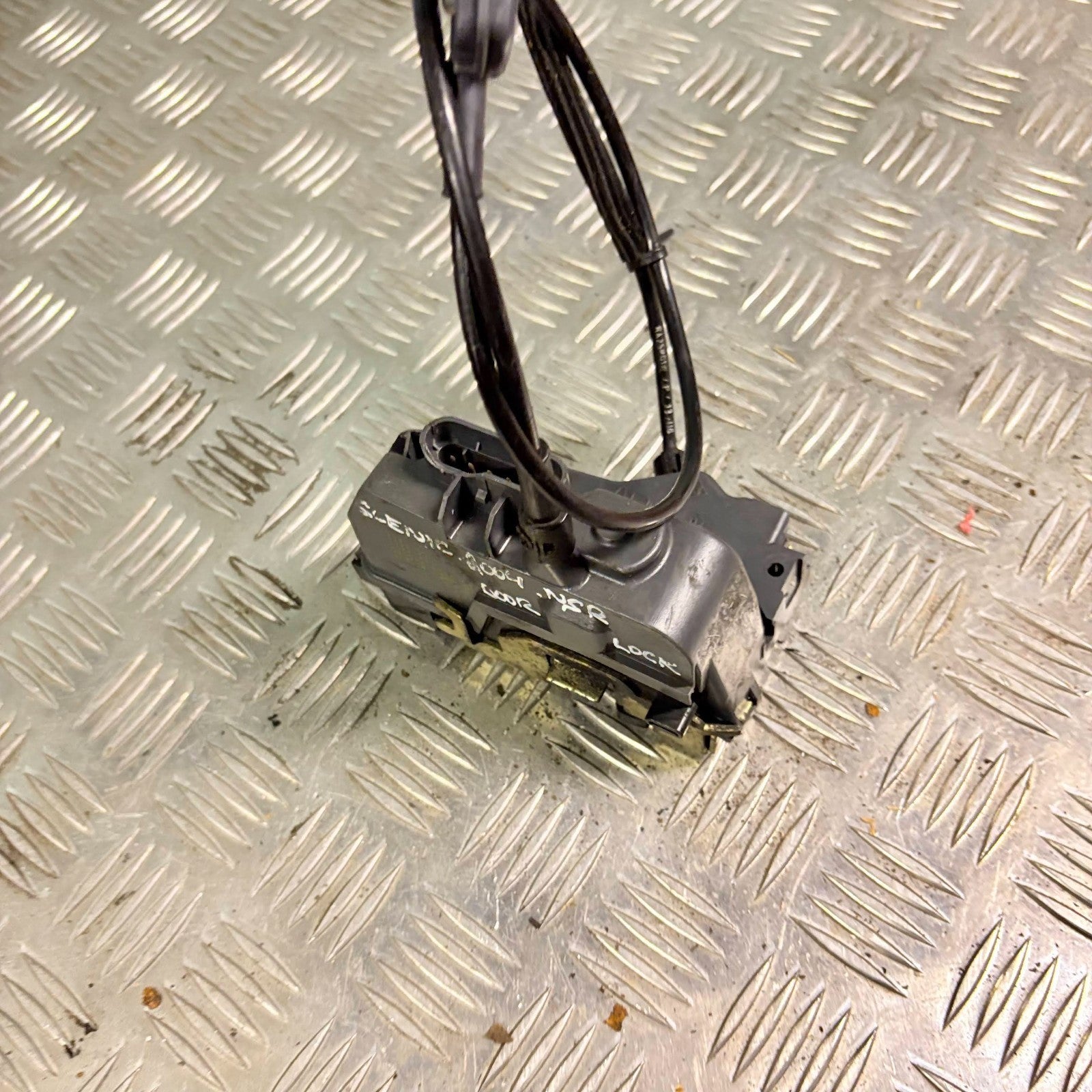 RENAULT SCENIC 2003-209 NSR PASSENGER REAR LEFT SIDE DOOR LOCK CATCH