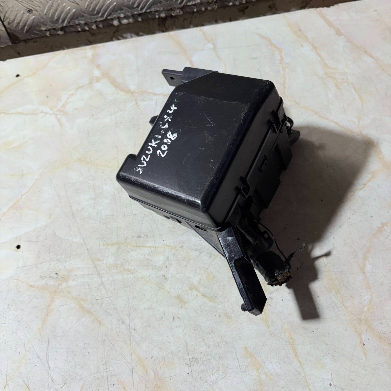 Suzuki SX4 Mk1 2006-2014 Engine Bay Fuse Box 1.6 Petrol