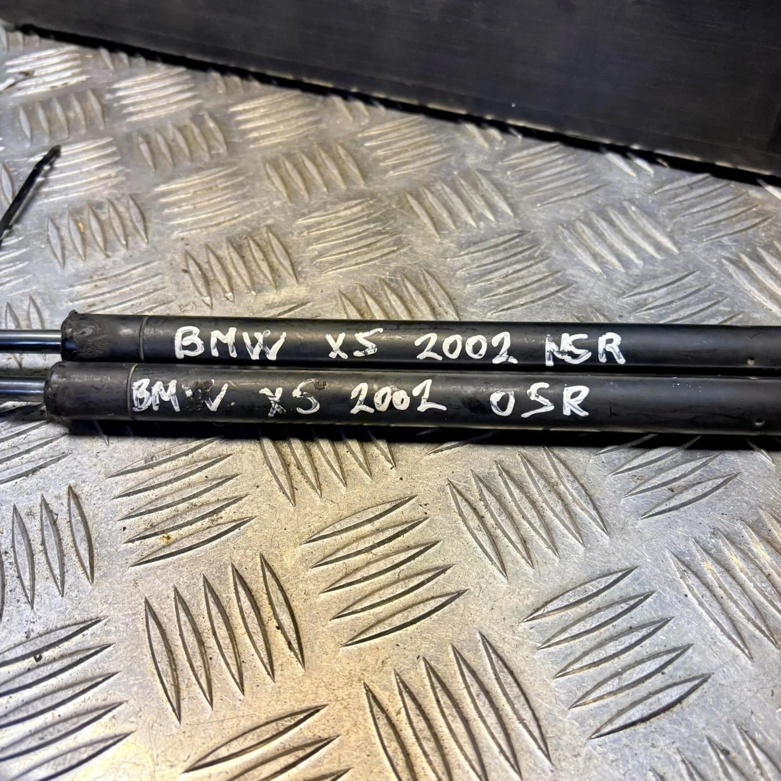 BMW X5 E53 2000-2006 Rear Tailgate Boot Lift Struts Gas Shocks Pair
