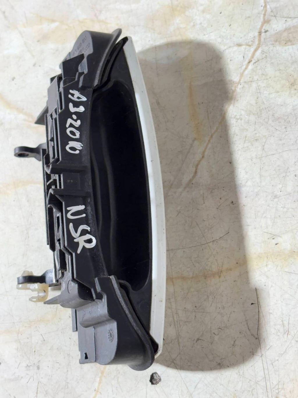 Audi A3 2010 door exterior handle Passenger Side Rear 4BQ839885