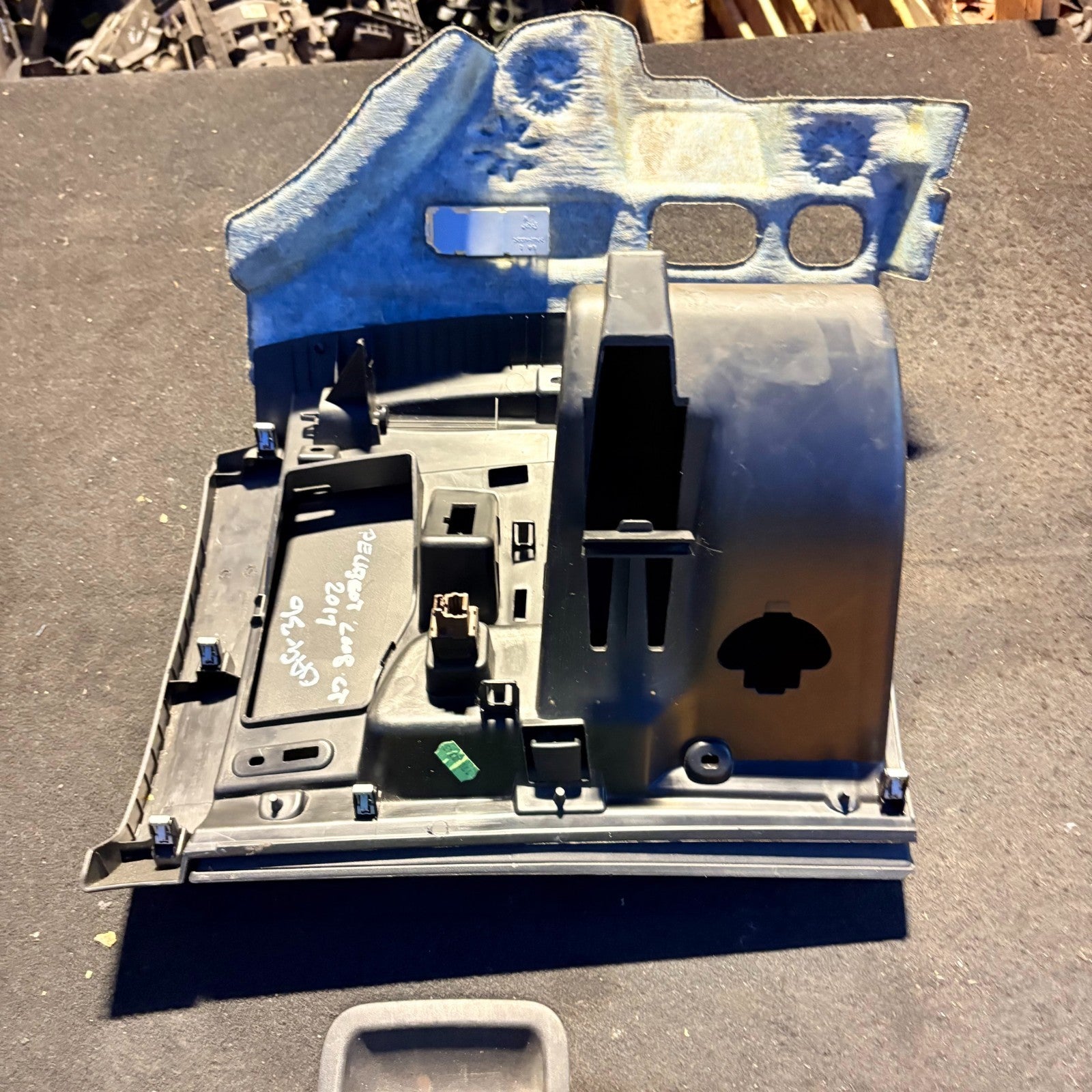 Peugeot 2008 GT 2017 RHD 5 Door Glove Box Glovebox Dash Storage Ref C76080L1