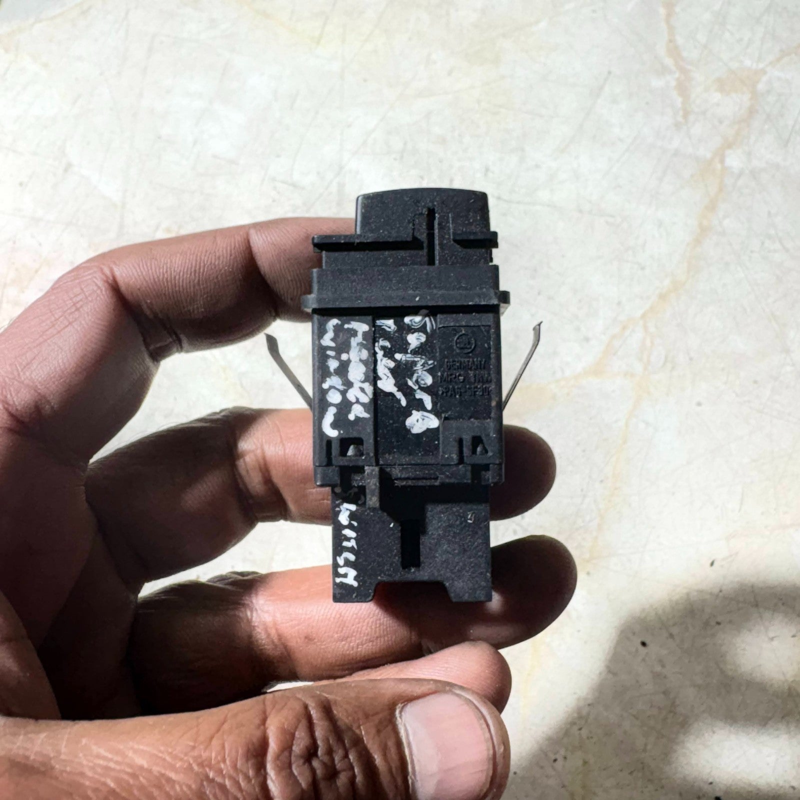 Skoda Superb Mk1 2001?2008 Heated Rear Window Demister Switch 3U0959621A