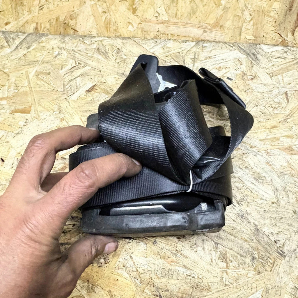 31292072 VOLVO V40 2012-2019 NSR Rear Left Passenger Seat Belt 5 Door