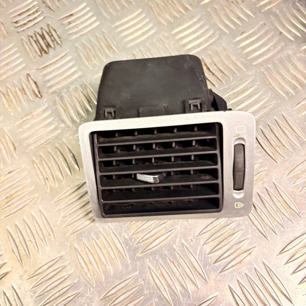 Peugeot 307 Driver Right Front Air Vent Heater Grill Louvre O/S/F 01-08