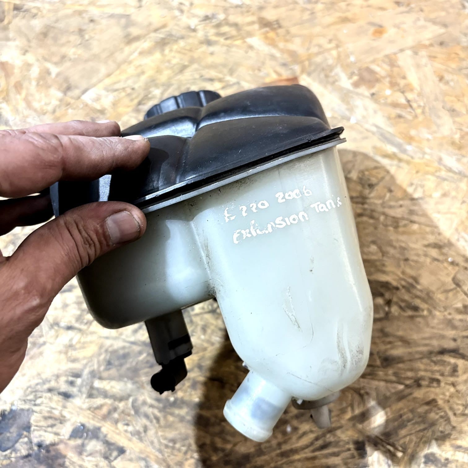 MERCEDES-BENZ E CLS Class W211 W219 Coolant Expansion Tank A2115000049 2006