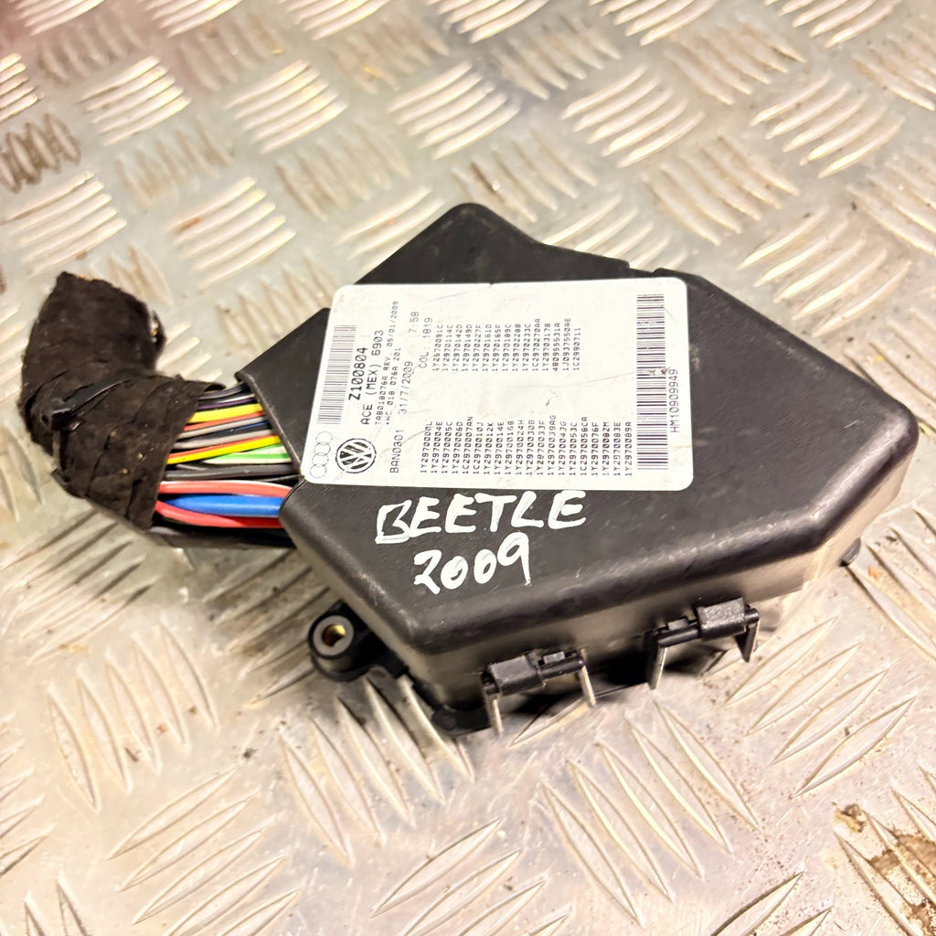 8D1941824 VW Beetle 1C 2006-2010 Engine Fuse Box