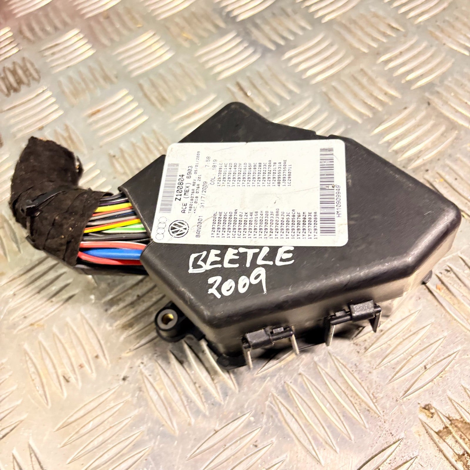 8D1941824 VW Beetle 1C 2006-2010 Engine Fuse Box