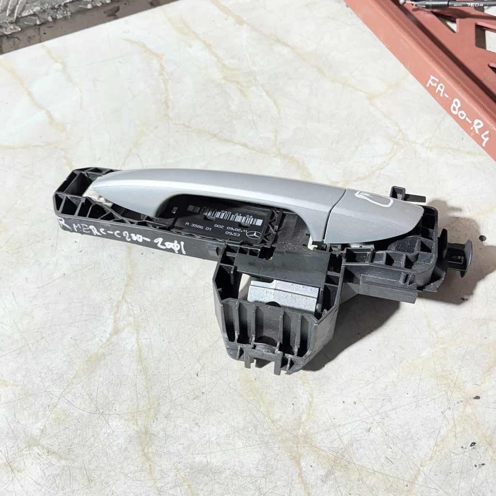 MERCEDES-BENZ C CLASS C200 EXTERIOR DOOR HANDLE PASSENGER REAR LEFT SIDE 2011