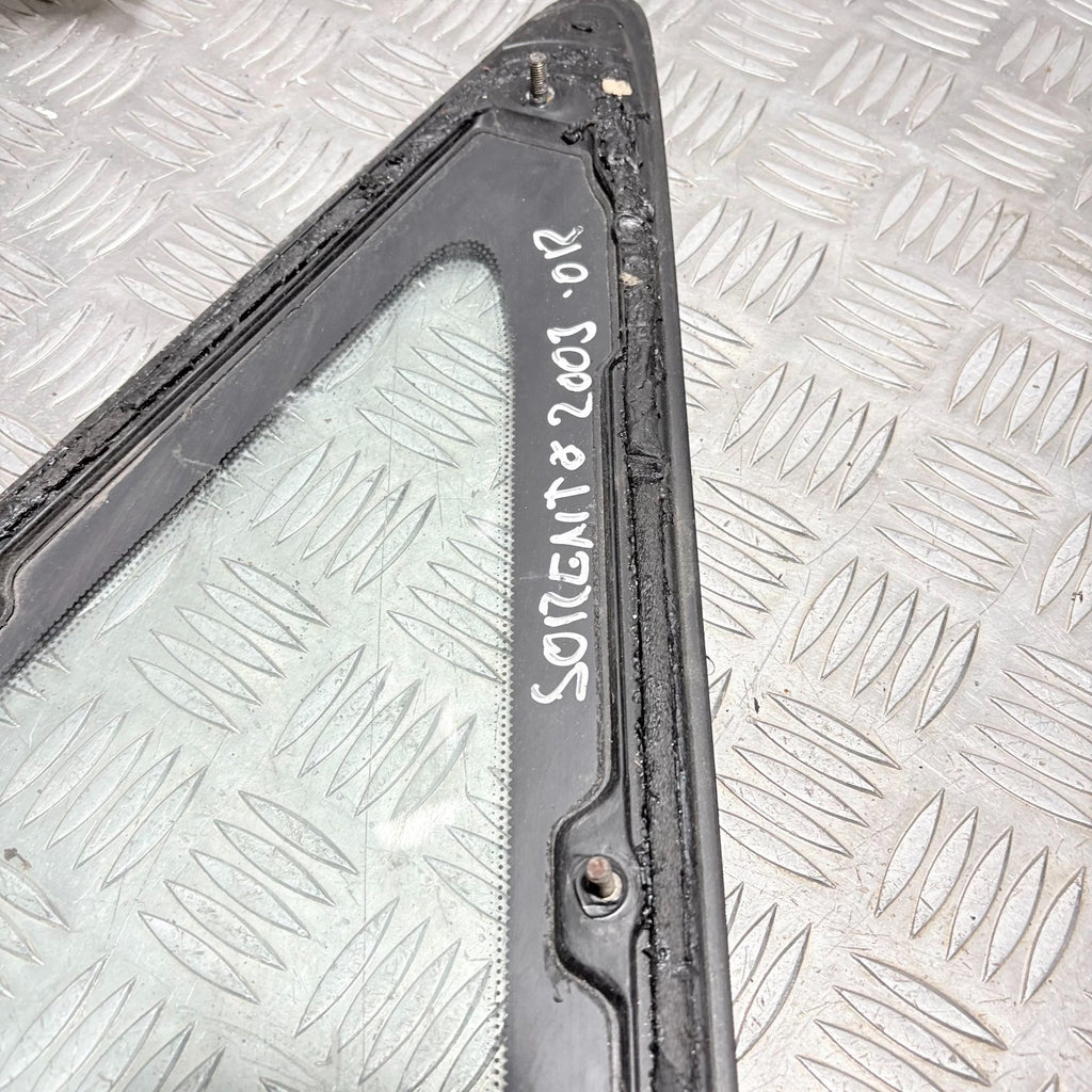 KIA SORENTO MK1 DRIVER REAR RIGHT QUARTER WINDOW GLASS TINTED 03-09 87820-3E030