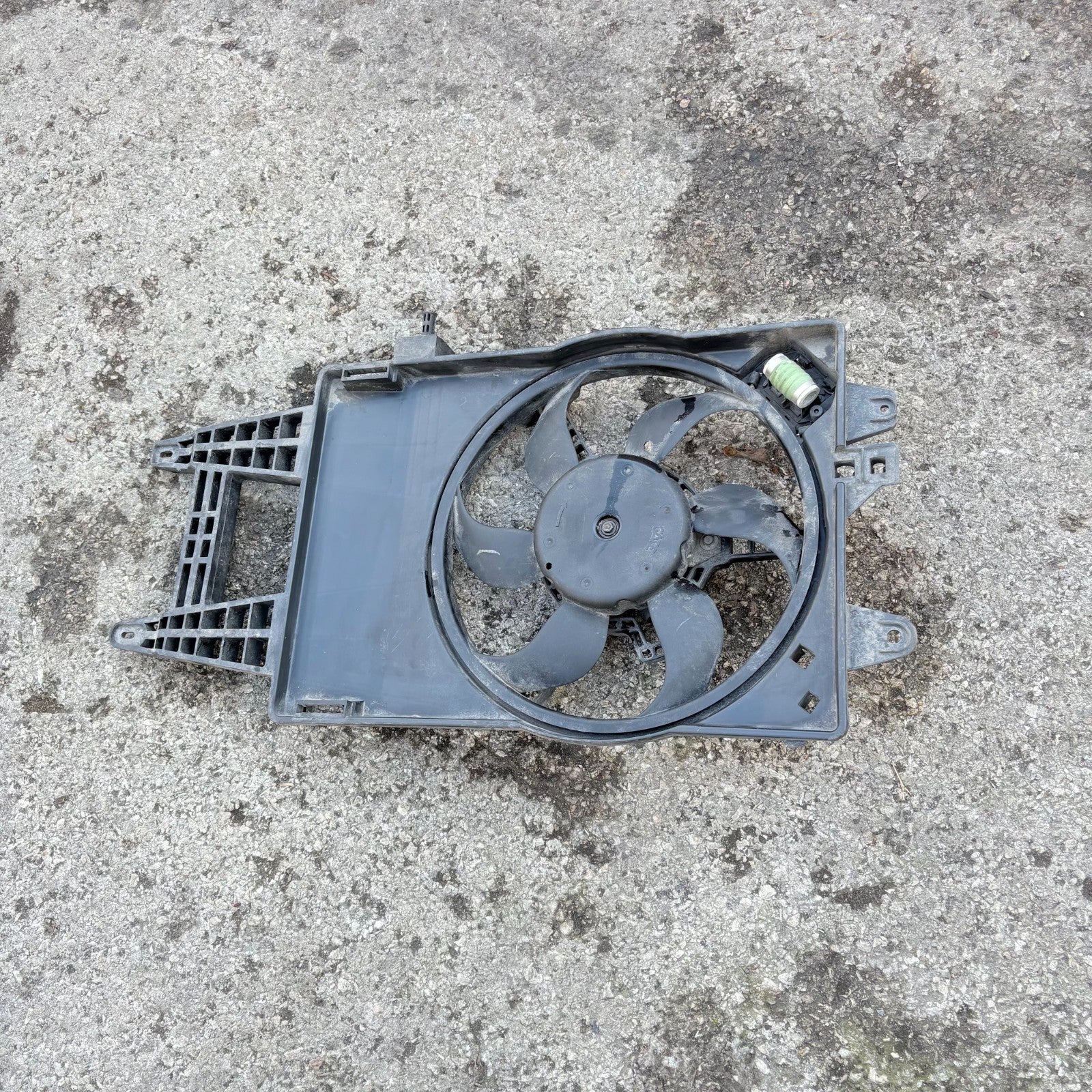 RADIATOR FAN COOLING FAN FIAT IDEA 2003-2012 823700600