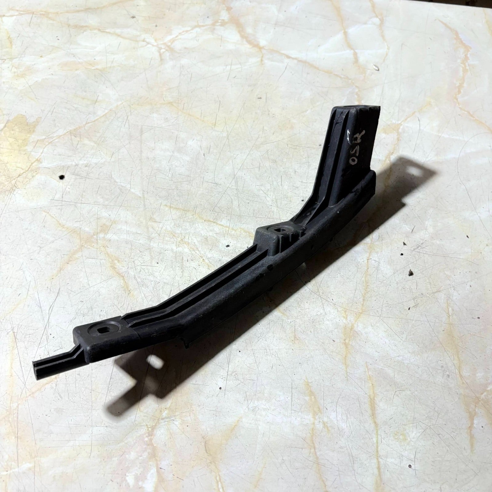 AUDI TT MK1 8N9 2000-2006 REAR RIGHT BUMPER GUIDE BRACKET 8N0807454