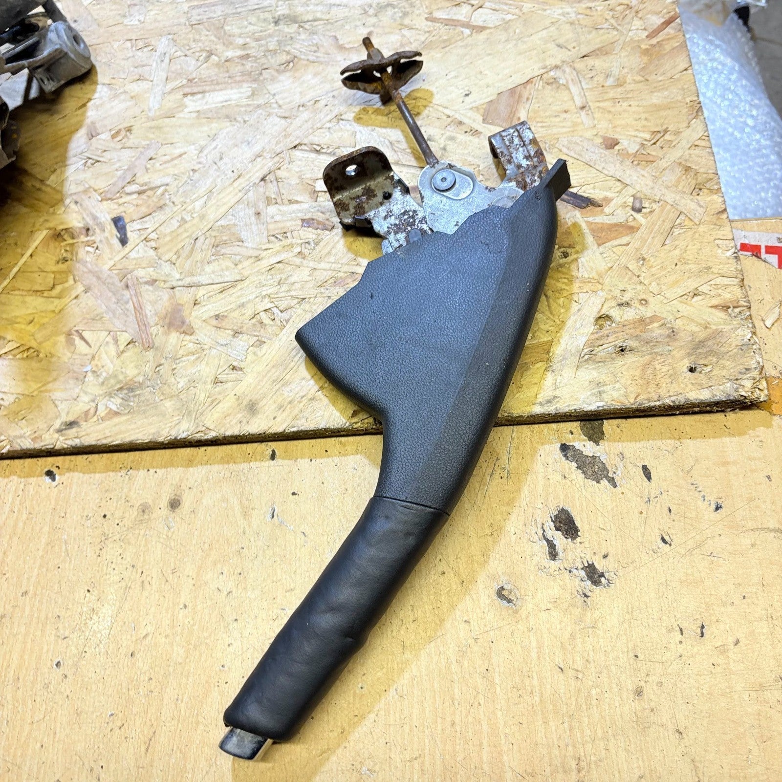VOLKSWAGEN POLO MK5 6R 2009-2012 HANDBRAKE 1J0947561