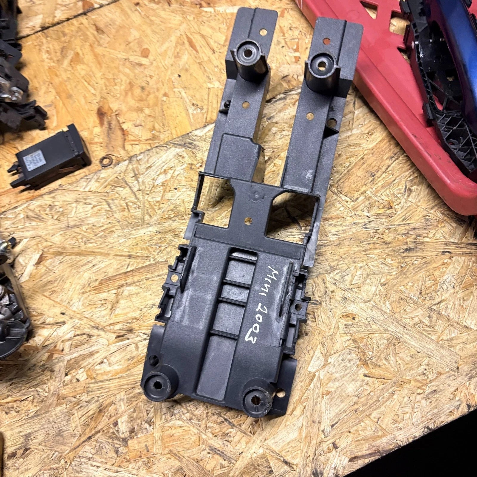 BMW Mini One R50 2001-2006 interior handbrake trim mount bracket 5116-6800826