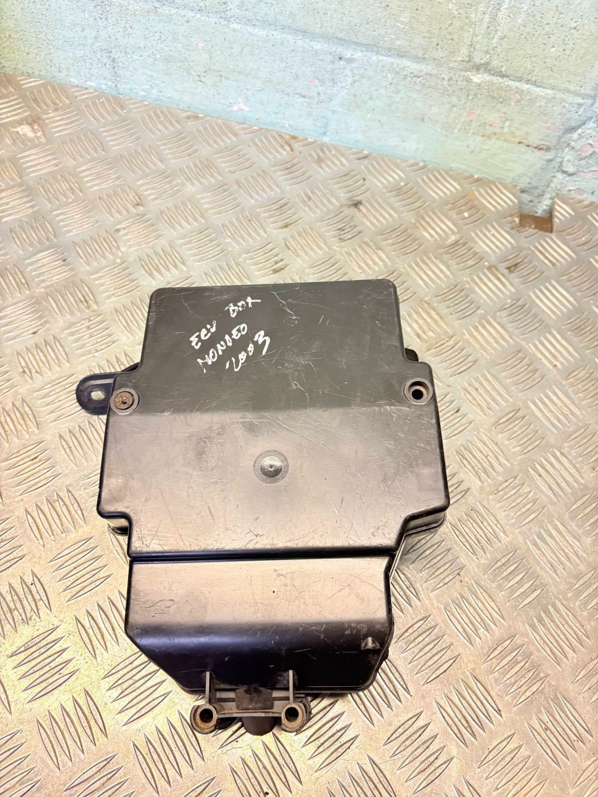 FORD MONDEO FUSE RELAY BOX 2.0 DIESEL MK5 2003