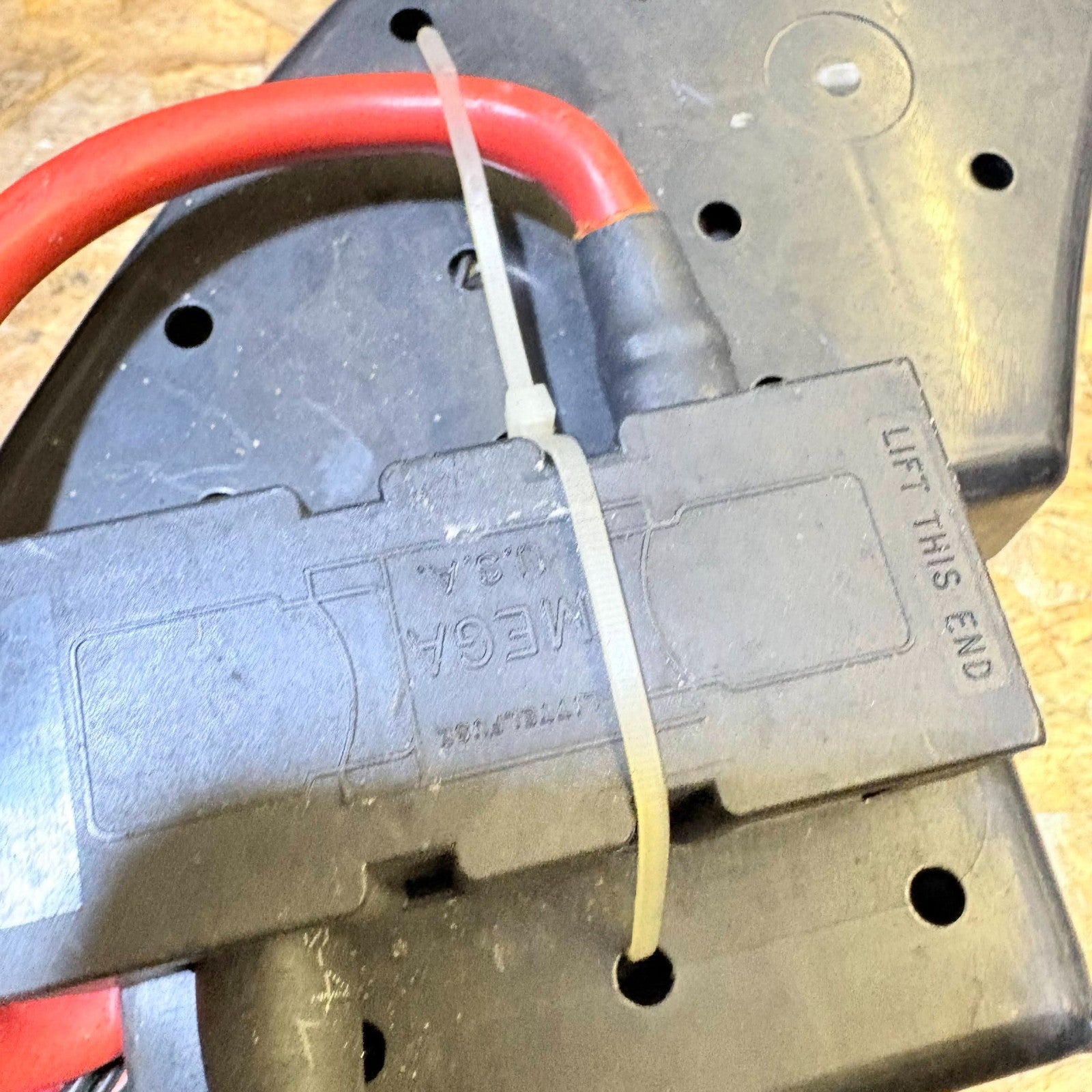 JAGUAR S TYPE 1997-2007 REAR TRUNK BOOT FUSE BOX 2R8T14A003FB