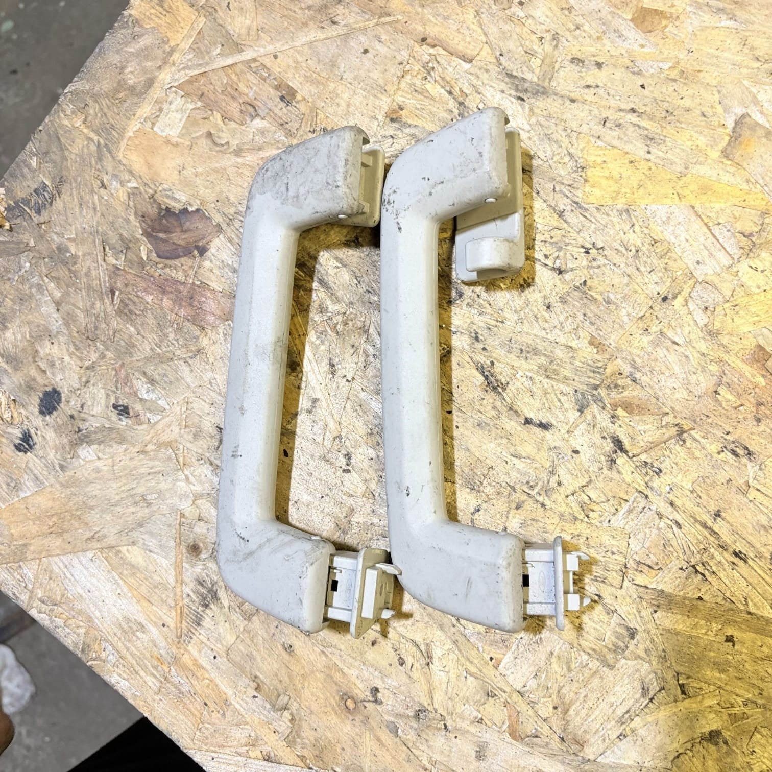 LAND ROVER DISCOVERY 4 ROOF GRAB HANDLE REAR LANDMARK SDV6 MK4 168000180
