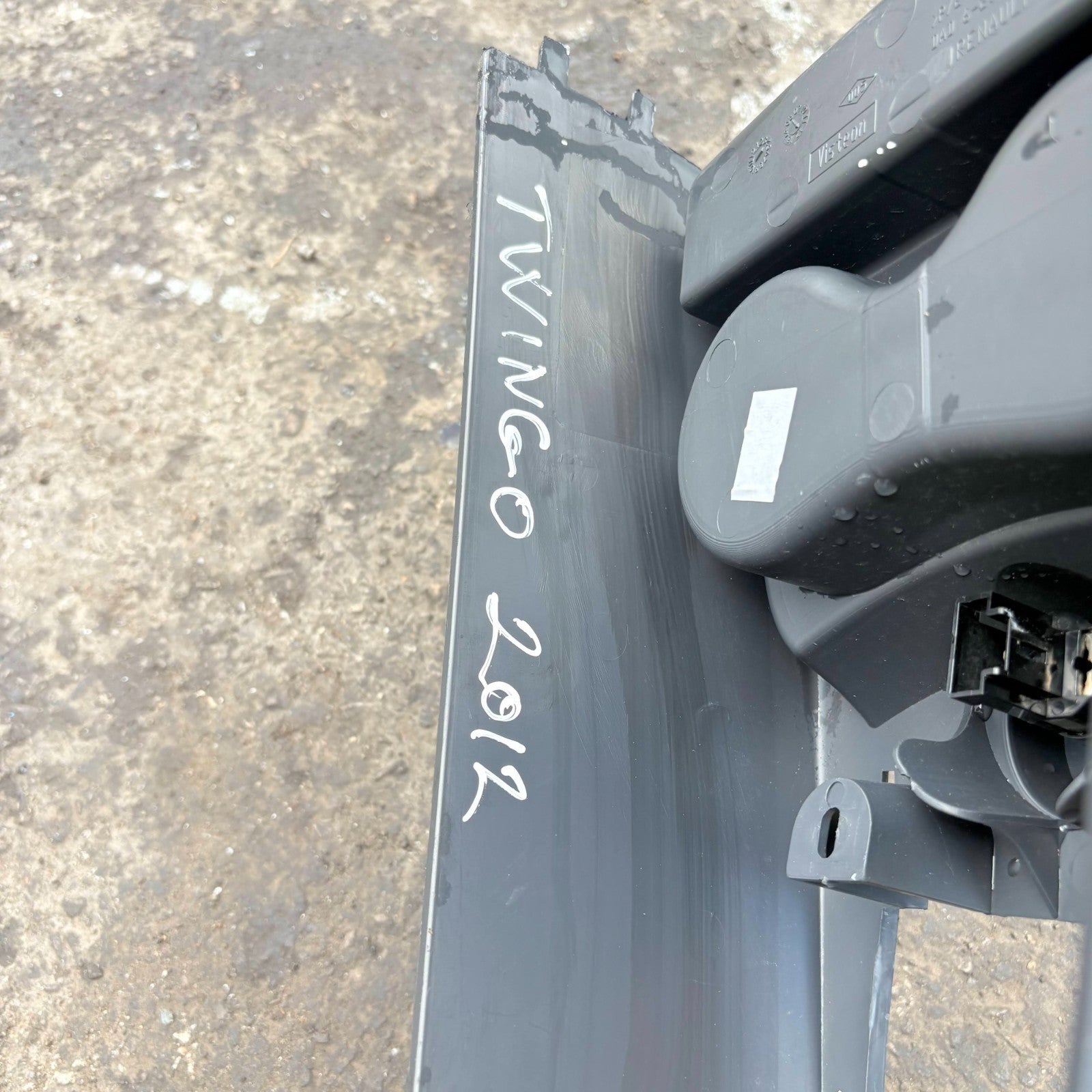 RENAULT TWINGO II CN0 2007-2014 GEARSTICK SURROUND 12V SOCKET 8200455794