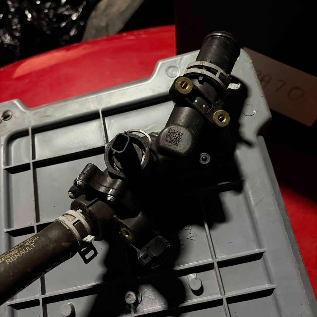 Dacia Logan 2017 Engine Water Coolant Pipe Hose and Thermostat 924005588R