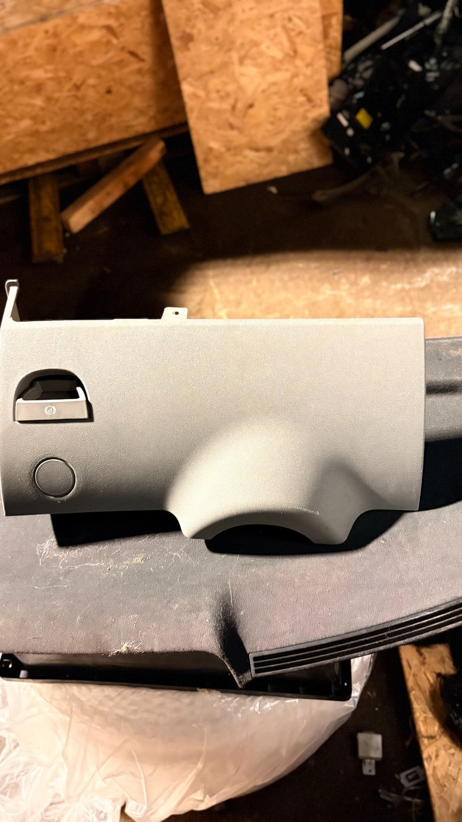 CHRYSLER 2007 LEFT FRONT CONSOLE TRIM COVER 1EN94TRMAA