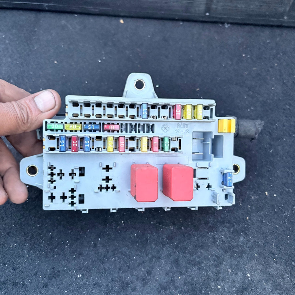 Citroen Relay/Jumper Peugeot Boxer Fiat Ducato 2002-2006 Under Dash Fuse Box