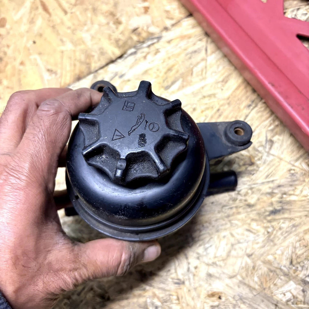 Jaguar X-Type Power Steering Reservoir and Cap C2S34667 ZUJ7038 2002-2008