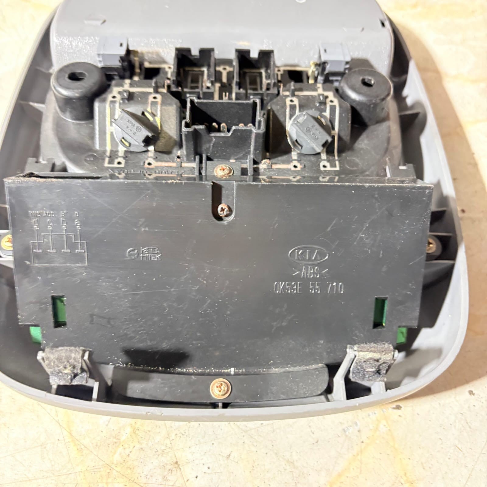0K53E55710 Kia Sorento MK1 02-06 Front Interior Roof Map Light Switch Console