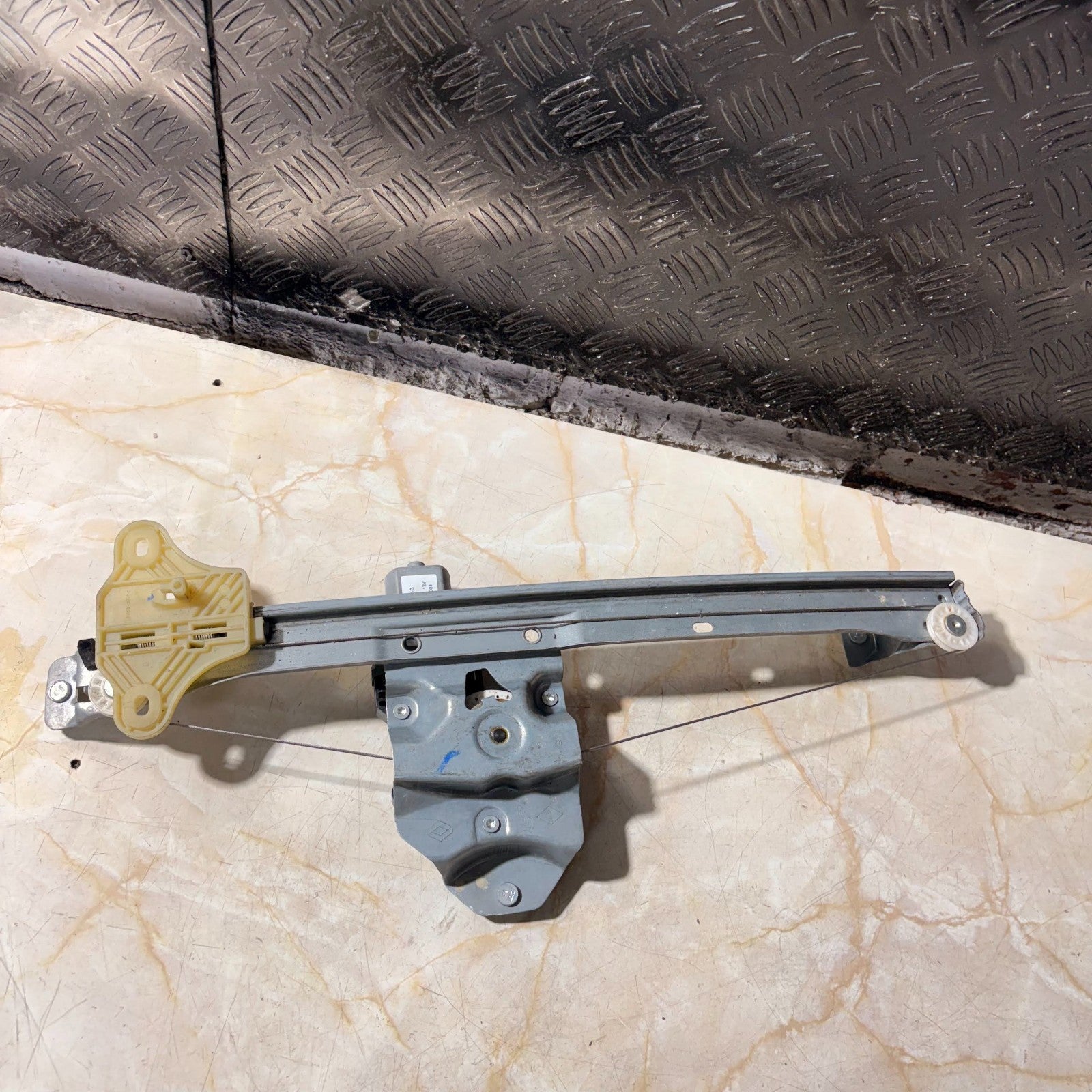 RENAULT CLIO 2012-2019 FRONT LEFT WINDOW REGULATOR MOTOR 128001472-B 9030318-C