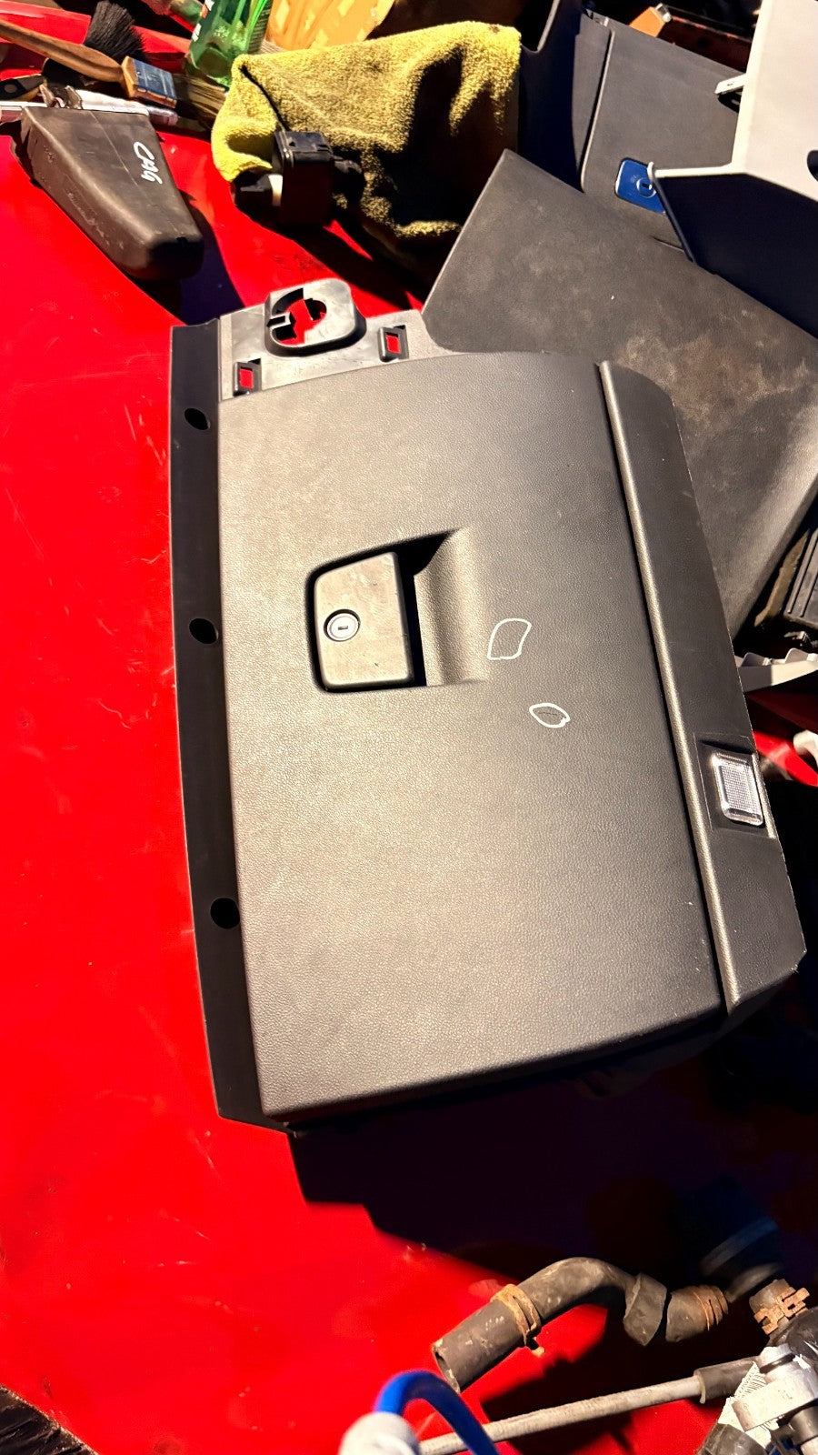 VOLVO V50 04-12 FRONT PASSENGER GLOVE BOX STORAGE COMPARTMENT 9481664