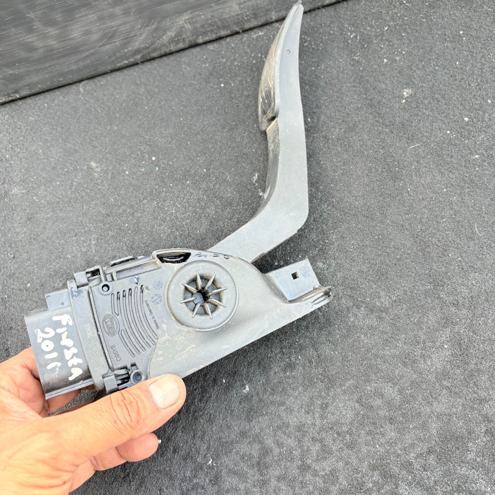 2011 FORD FIESTA ACCELERATOR THROTTLE PEDAL 8V21-9F836-AB