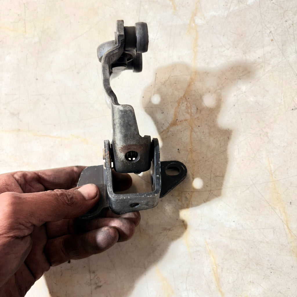 FIAT SCUDO SLIDING DOOR MIDDLE HINGE DRIVERS (O/S) MK1 FACELIFT (2000-2006)