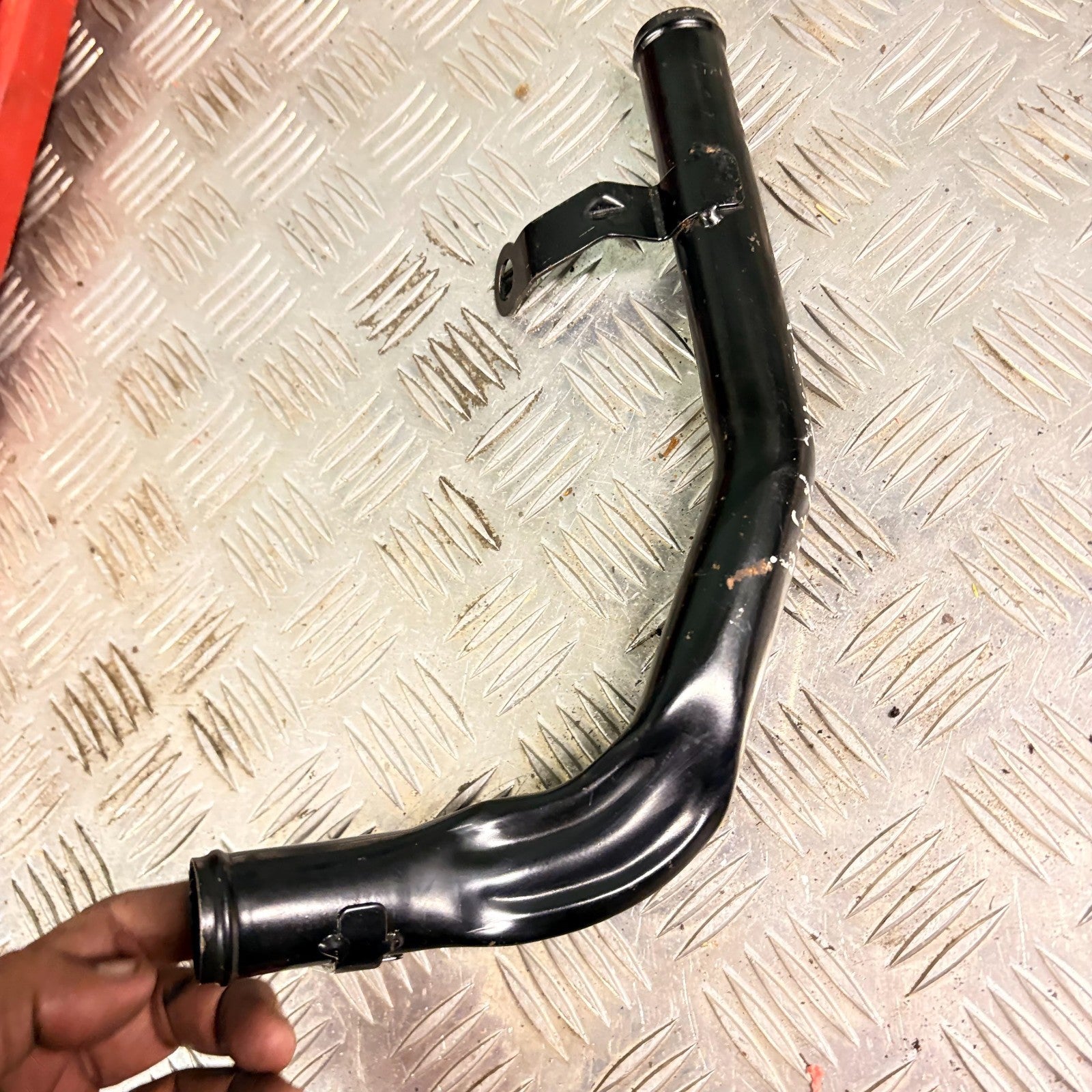 RANGE ROVER VELAR 2017-2024 WATER COOLANT HOSE PIPE G4D3-8A512-AF