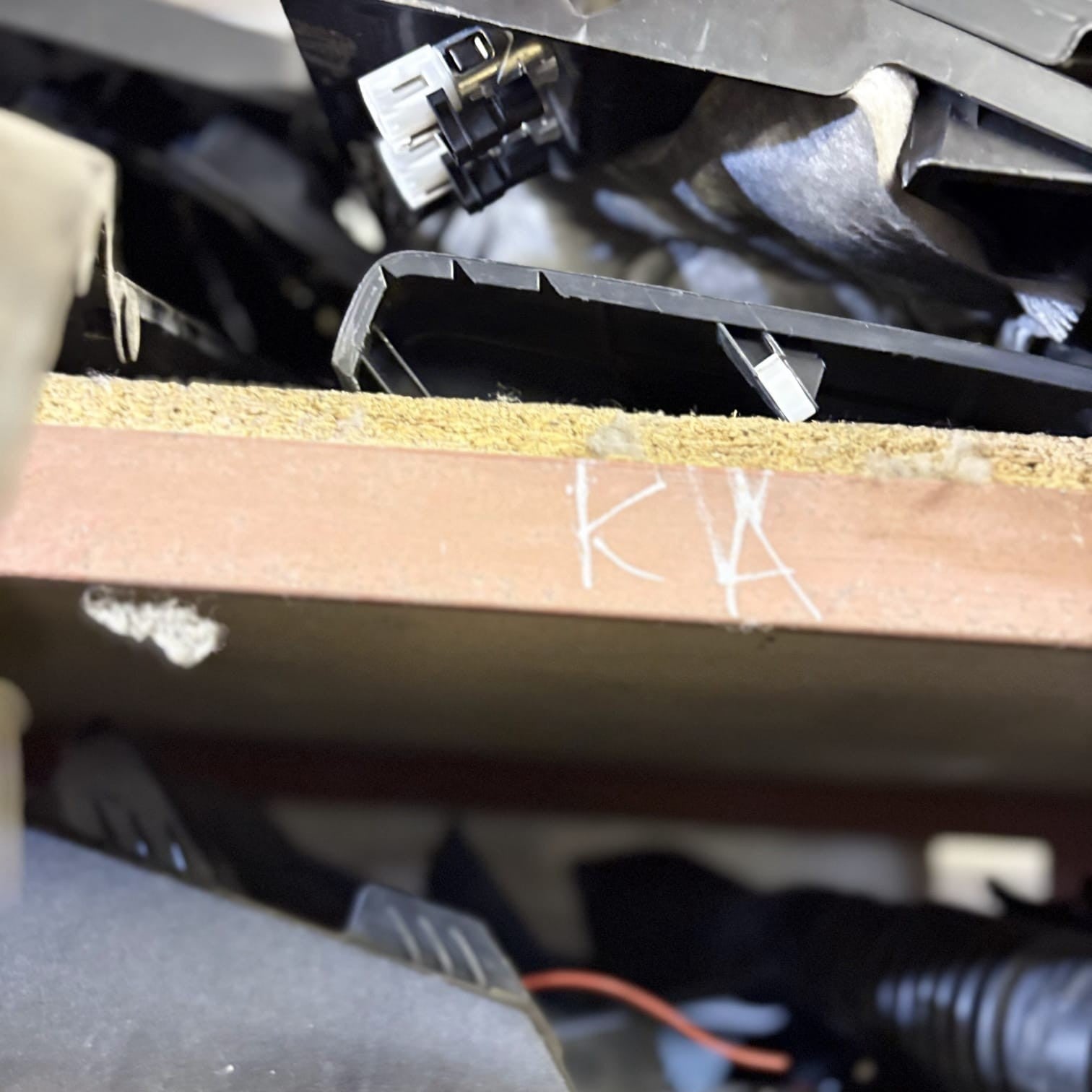 VW GOLF ENGINE COVER 1600B 16V 06A103925AC