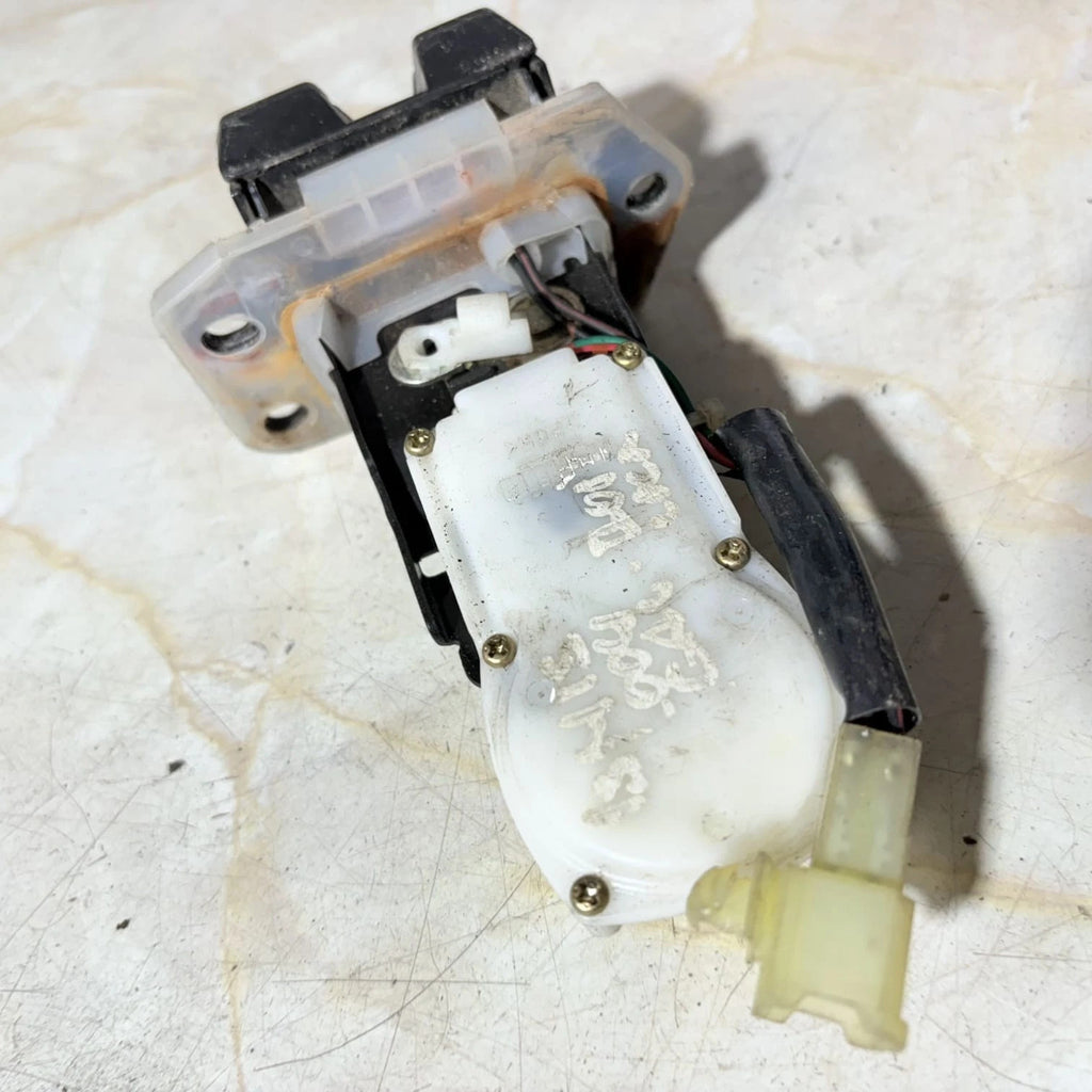 Suzuki Ignis Tailgate door central locking catch (2004) 194966635473