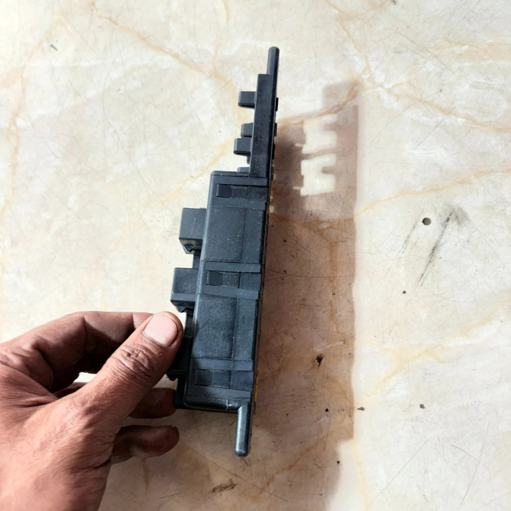 VW Audi Seat Skoda 1996-2006 Dash Fuse Box Relay Holder 8L0941822