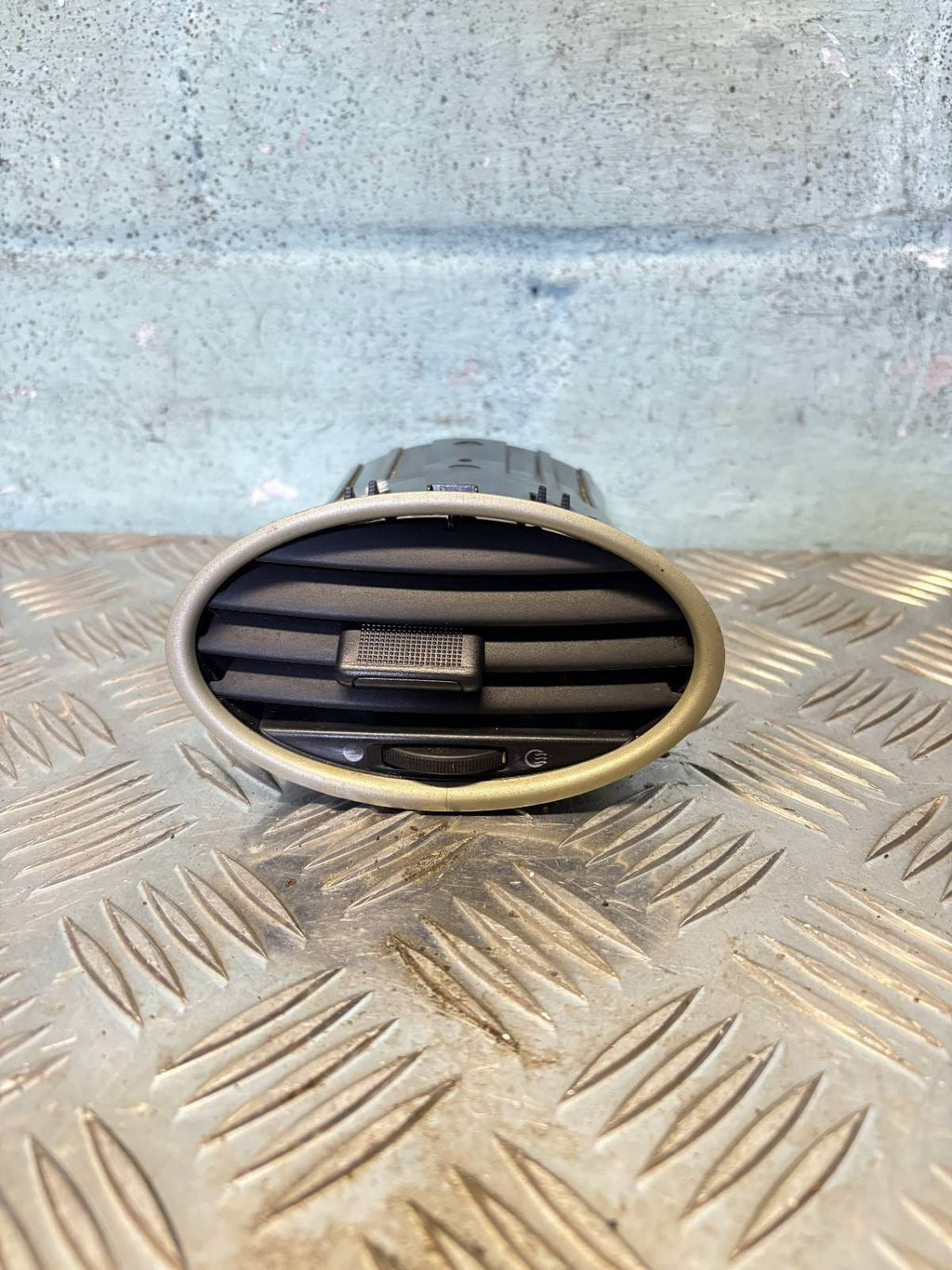 FORD FOCUS MK2 05-10 DASHBOARD AIR VENT 4M51-A014L21-AE