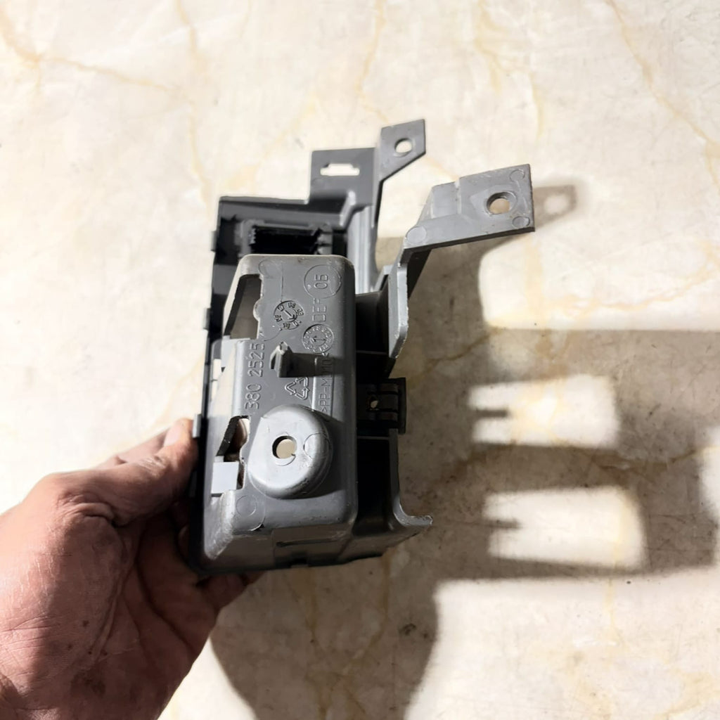 Iveco Daily 2011 O/S Drivers Cup Holder Trim Surround Bracket 3802525, 1038