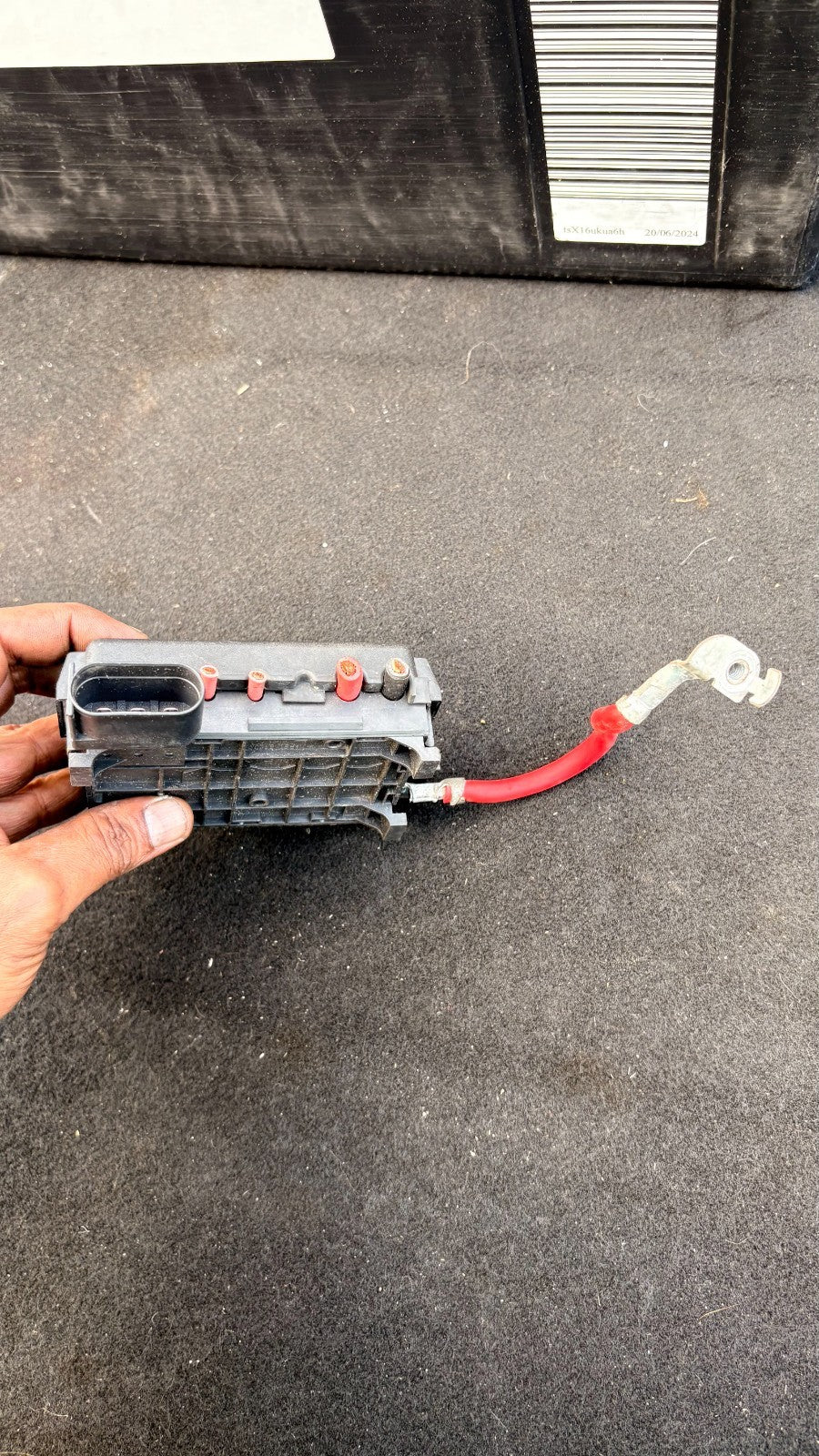 VOLKSWAGEN BEETLE BATTERY TERMINAL FUSE BOX 2003-2010