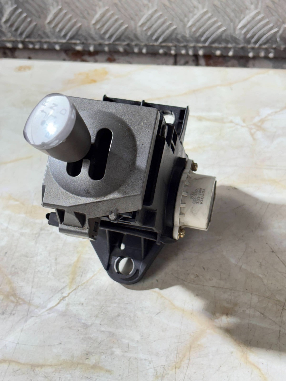 TOYOTA PRIUS 04-09 AUTO GEAR SHIFTER SELECTOR LEVER 89451-47030