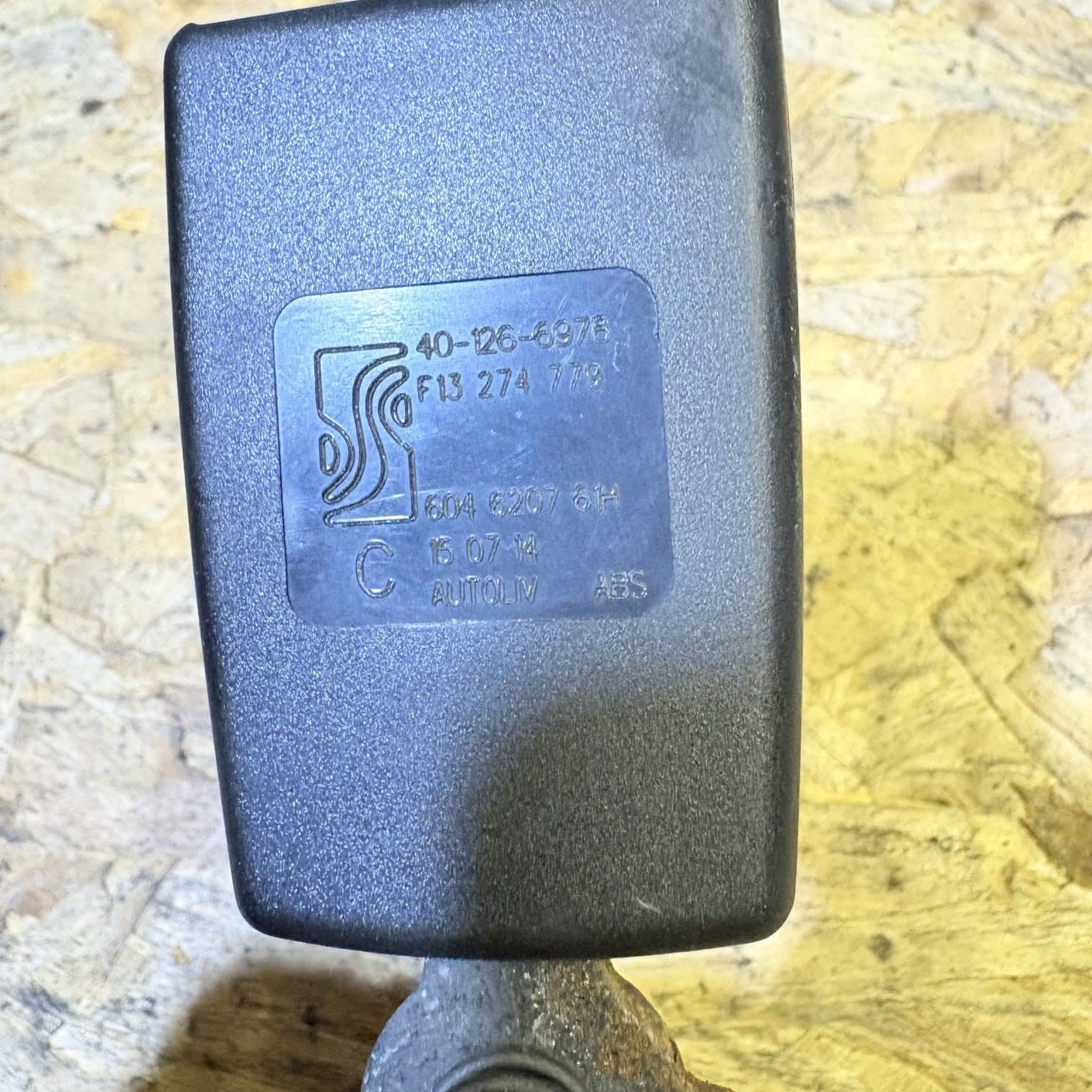 VAUXHALL CORSA D REAR MIDDLE CENTRE SEAT BELT BUCKLE STALK 2006-2014 401266978