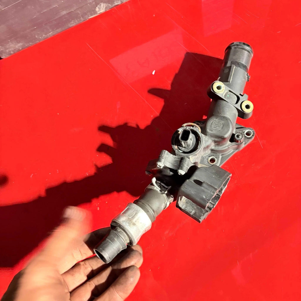 Nissan Juke 2014 thermostat housing 110609813R