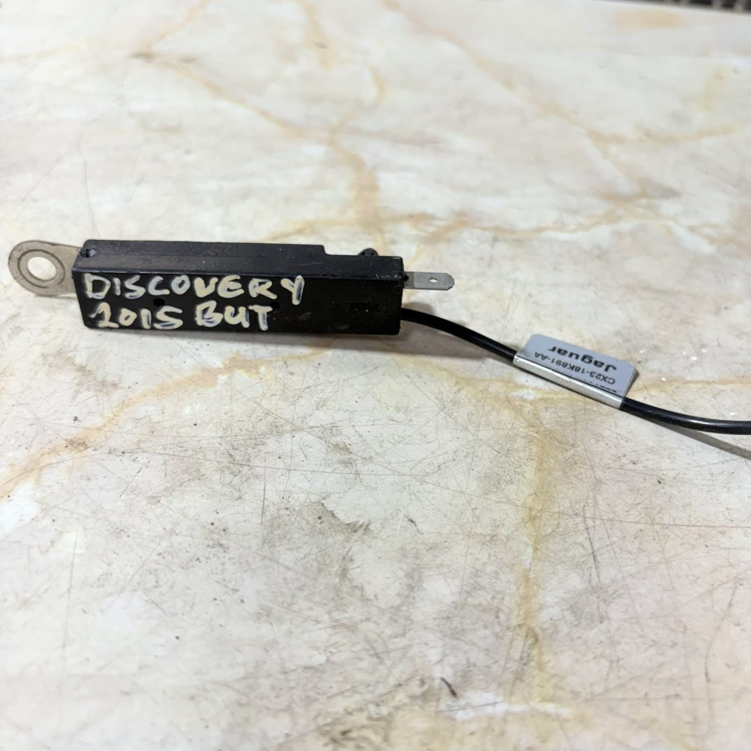Discovery Sport 15-23/Jaguar XF X250 08-15 Antenna Isolator CX23-18K891-AA