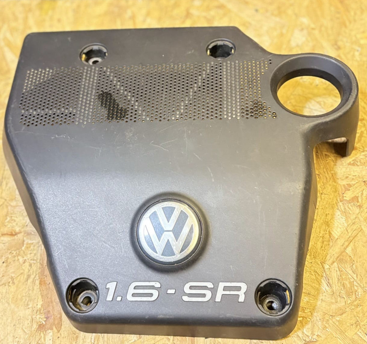 VW GOLF ENGINE COVER 1600B 16V 06A103925AC