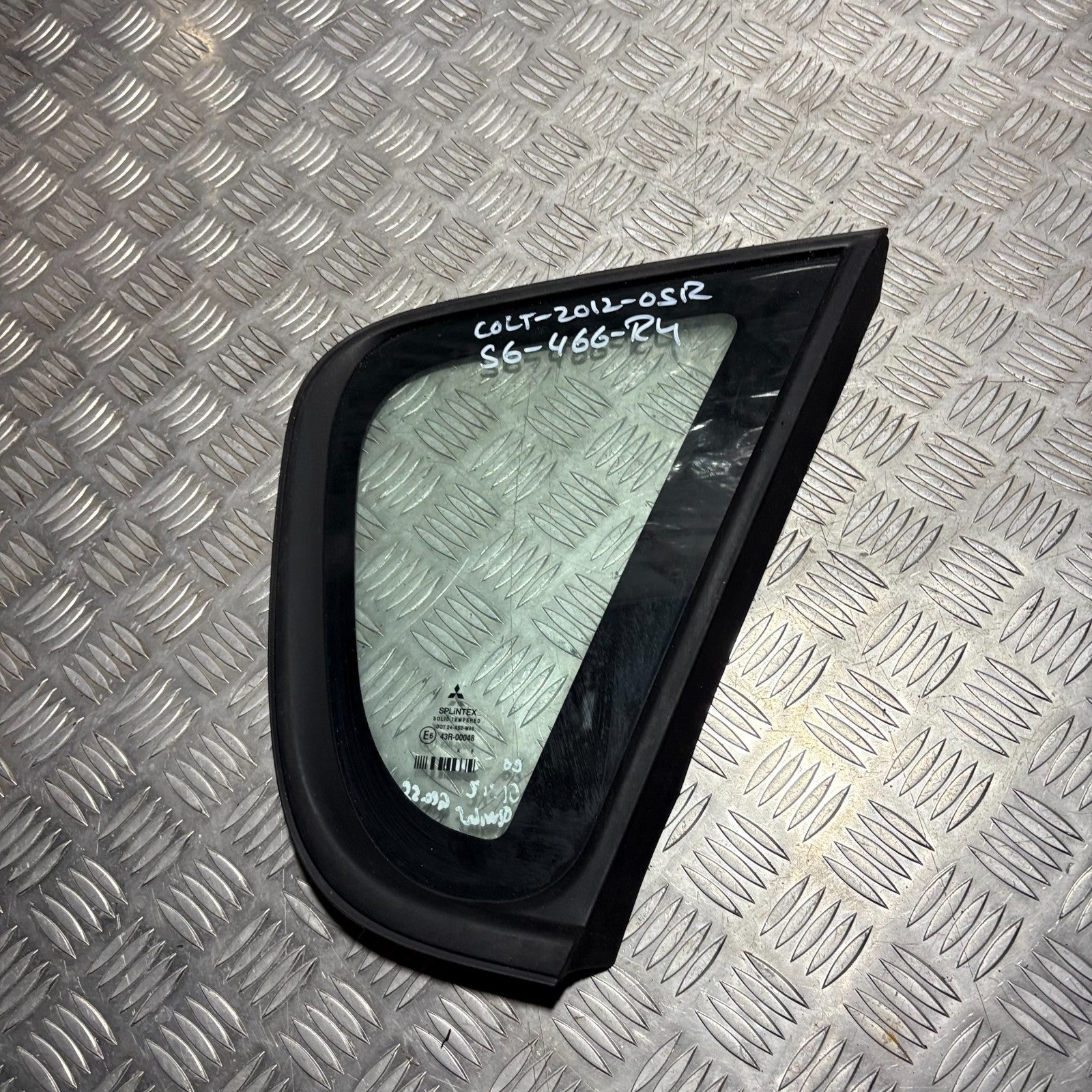 MITSUBISHI COLT MK6 Z30 5 DR REAR RIGHT QUARTER WINDOW GLASS 2004-2013 MR957060