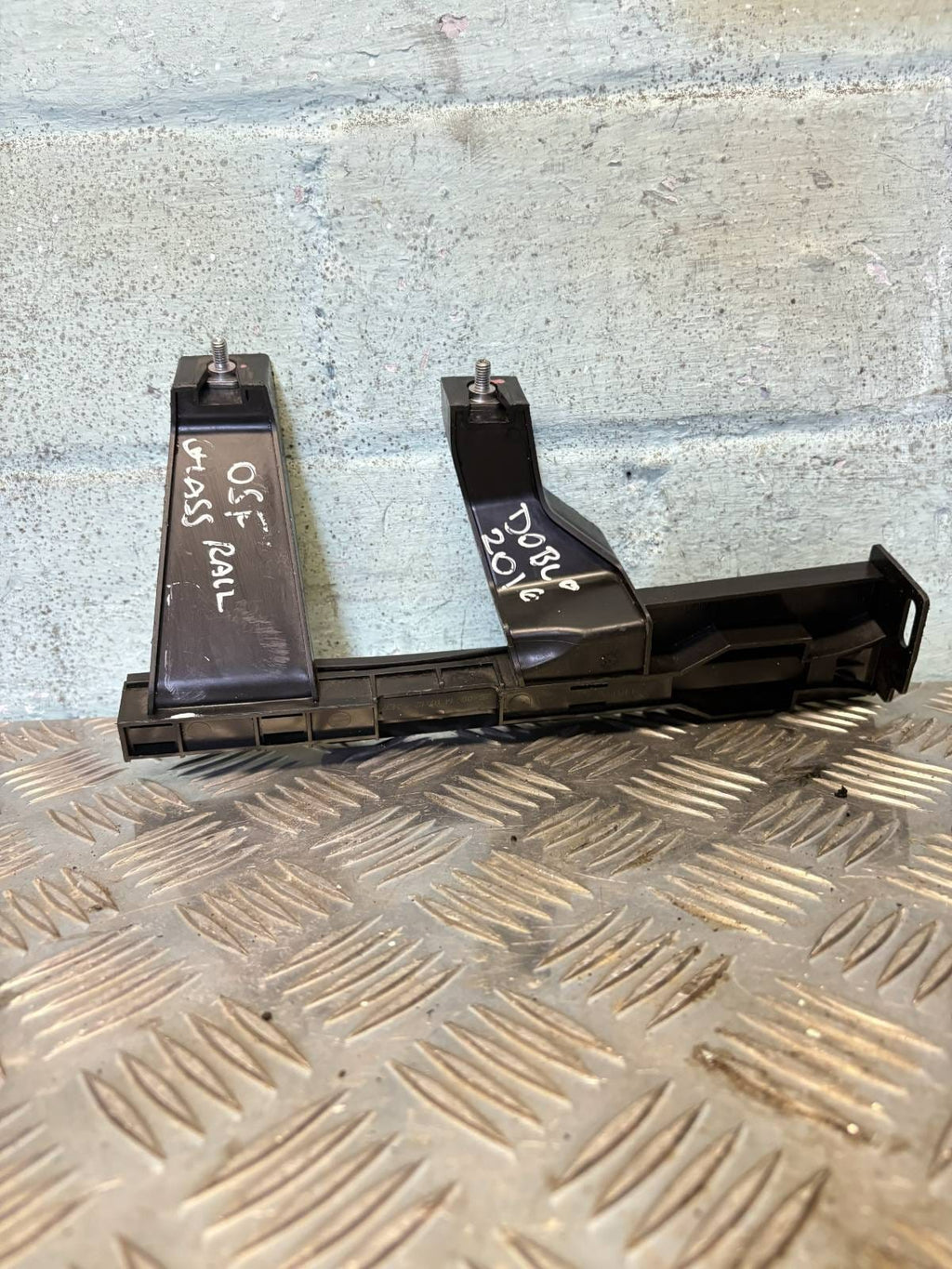FIAT DOBLO 2010-2014 DOOR WINDOW GLASS RUNNER RAIL STRIP (REAR DRIVERS) 51810881