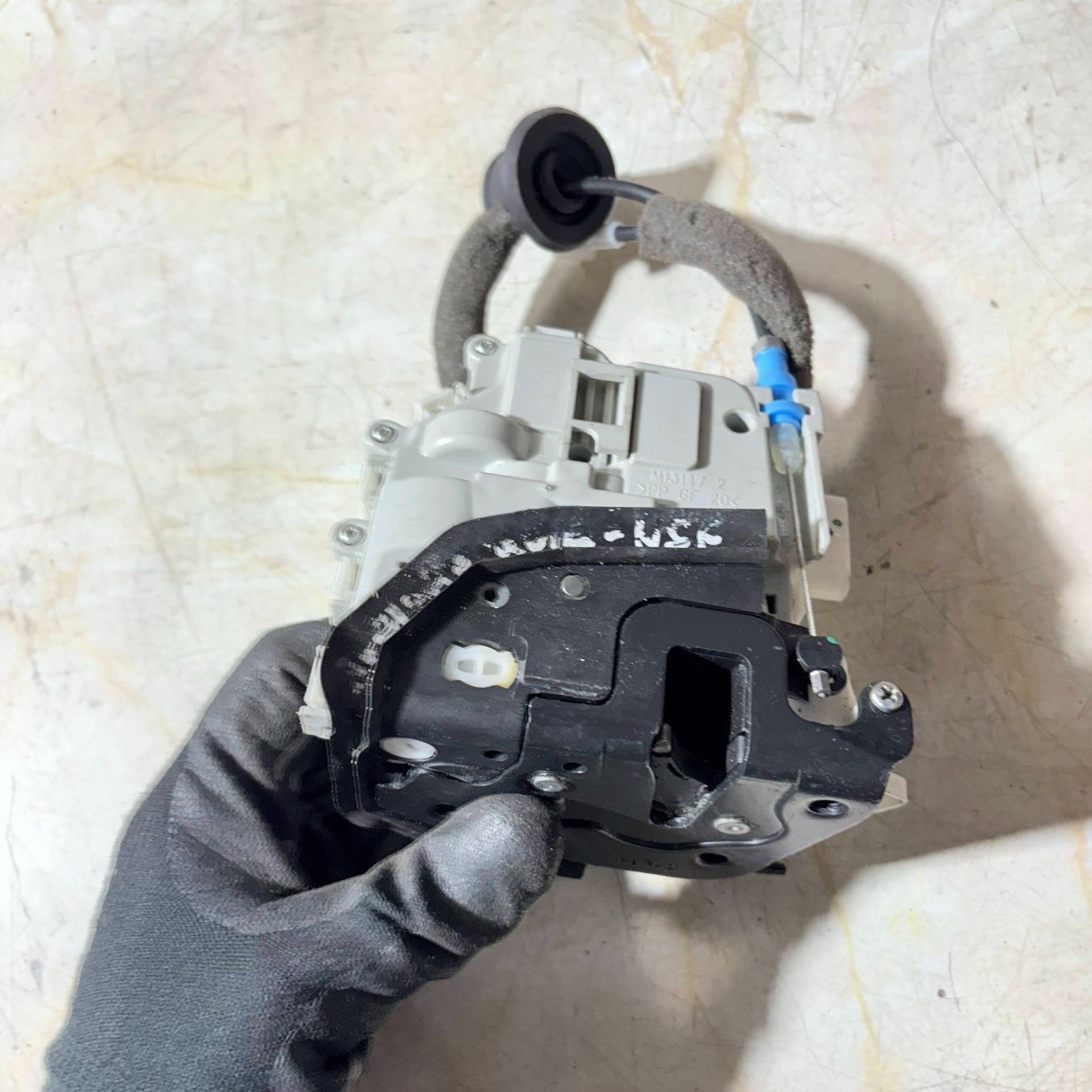 2016 AUDI A3MK3 (8V) PASSENGER FRONT DOOR LOCK CATCH 8X2837015B