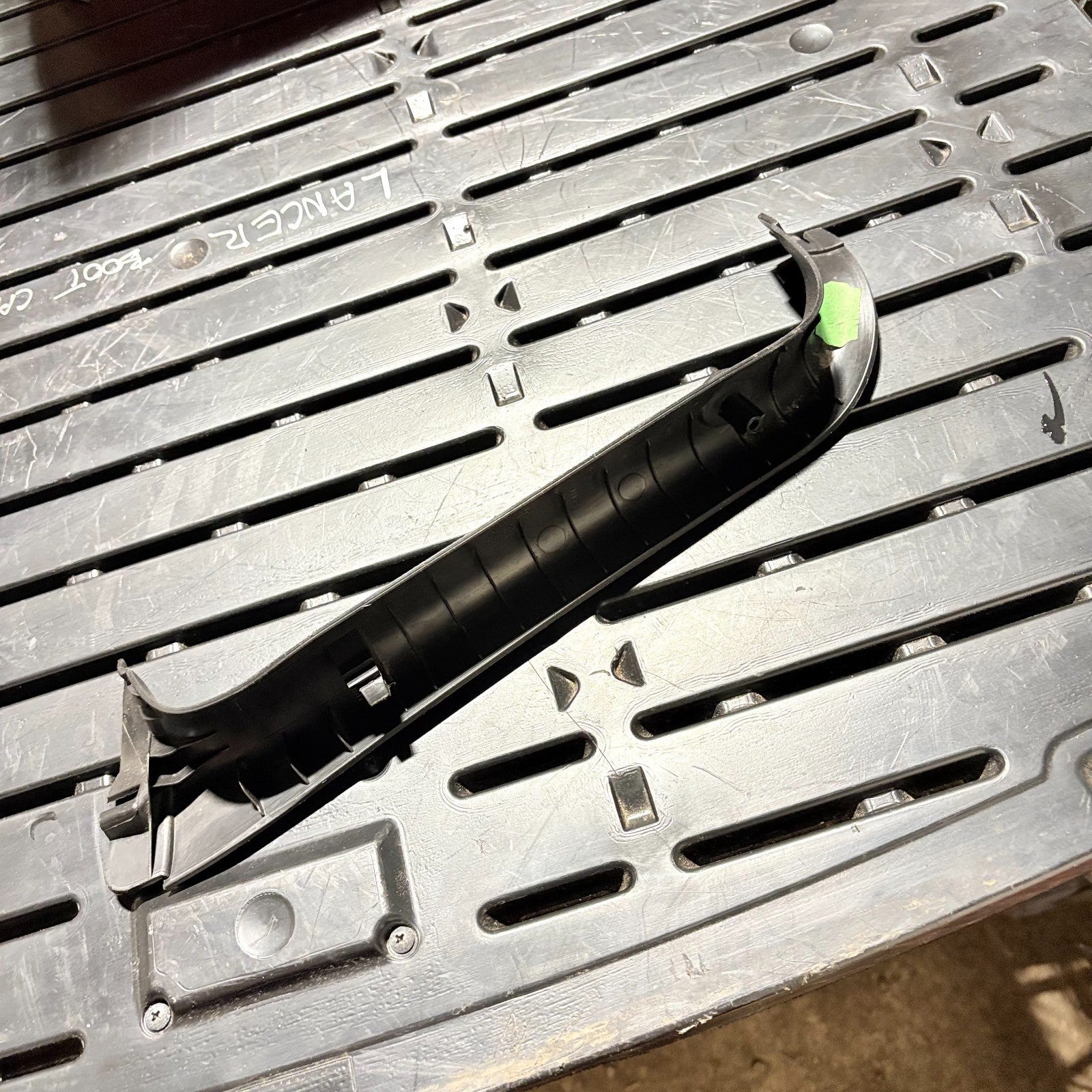 MINI COOPER MK2 2006-2013 BOOT TAILGATE PANEL TRIM 7148910